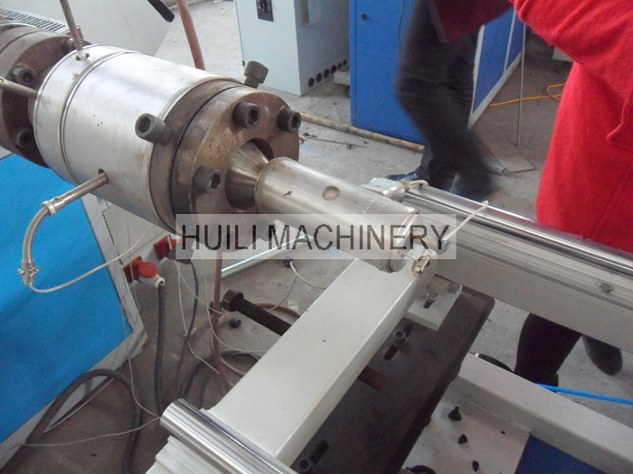 Machine de moulage par soufflage PET PET - Zhangjiagang Huili Machinery  Co., LTD